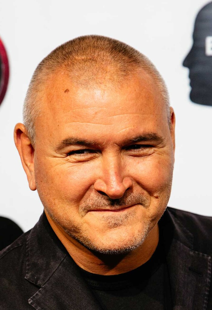 https://www.blur.com/media/pages/feed/20160215-blurs-tim-miller-breaks-box-office-records-with-deadpool/d036fd65c0-1752858109/tim_miller_screening1-700x1024-crop.jpg